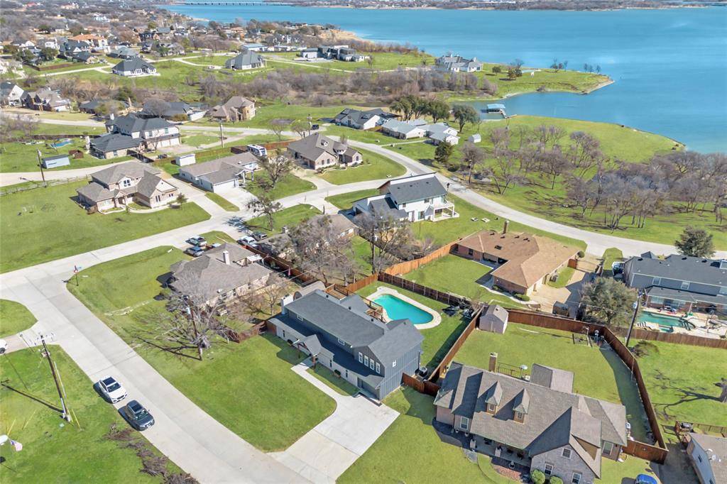 710 Meadow Lake Drive, Lakewood Village, TX 75068