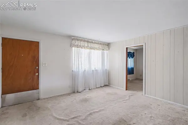 518 Yellowstone RD, Colorado Springs, CO 80910