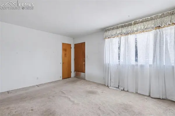 518 Yellowstone RD, Colorado Springs, CO 80910