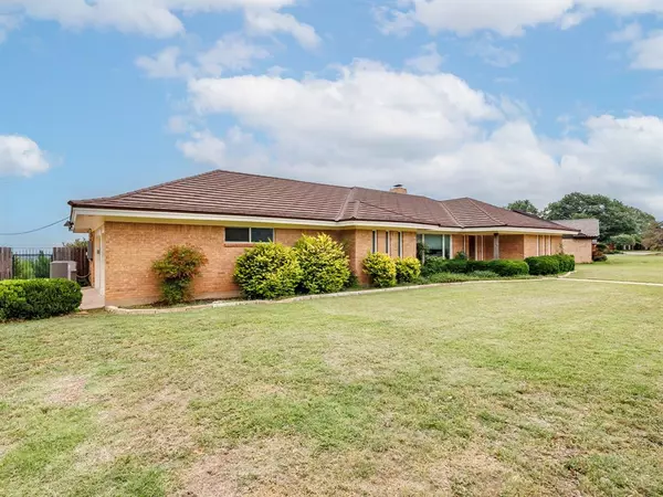 Coleman, TX 76834,905 High Road