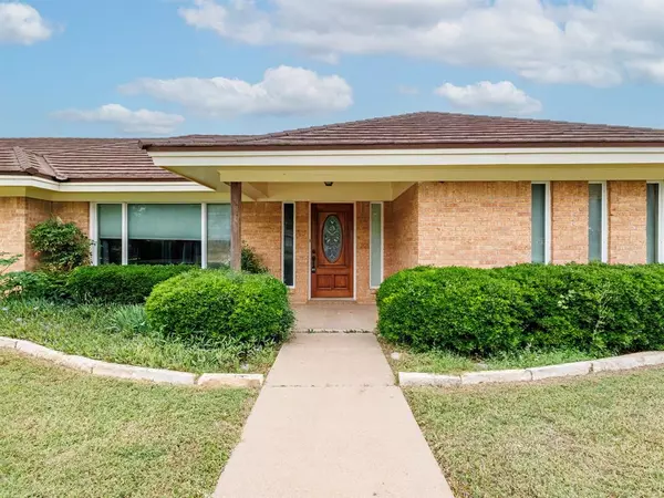 Coleman, TX 76834,905 High Road