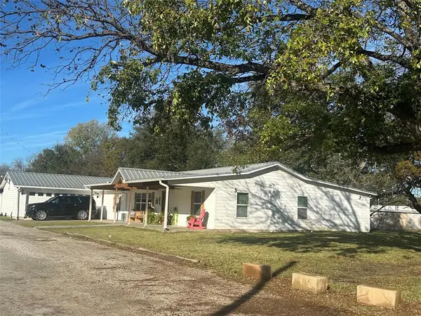 101 Twin Creek Road, Comanche, TX 76442