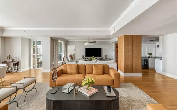 Dallas, TX 75219,3401 Lee Parkway #404