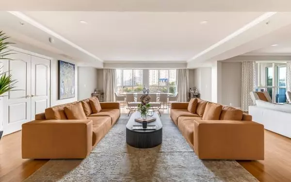 Dallas, TX 75219,3401 Lee Parkway #404