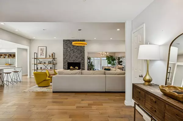 Dallas, TX 75243,9522 Robin Meadow Drive