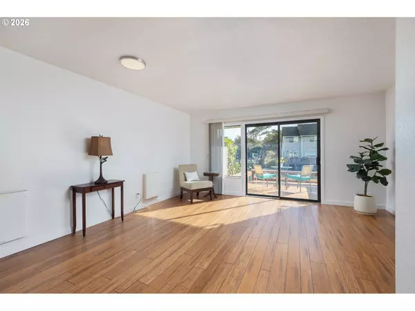 Lincoln City, OR 97367,180 SE HIGHWAY 101 #7