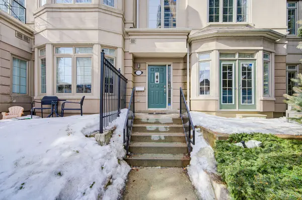 17 Barberry PL #Th117, Toronto C15, ON M2K 3E2