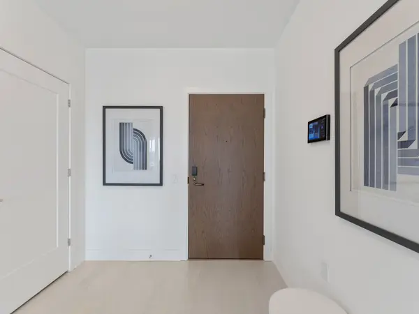 30 Inn On The Park DR #221, Toronto C13, ON M3C 0P7