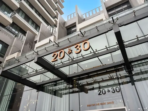 30 Inn On The Park DR #221, Toronto C13, ON M3C 0P7