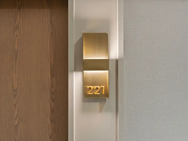 30 Inn On The Park DR #221, Toronto C13, ON M3C 0P7