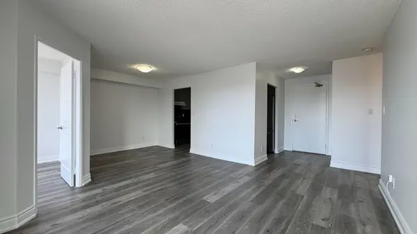 145 Hillcrest AVE #702, Mississauga, ON L5B 3Z1