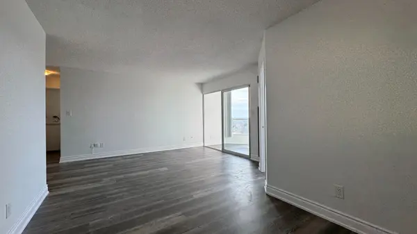 145 Hillcrest AVE #702, Mississauga, ON L5B 3Z1