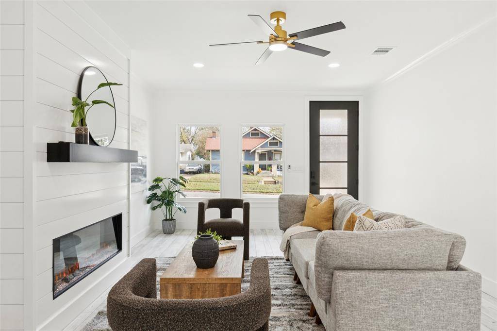 823 S Winnetka Avenue, Dallas, TX 75208