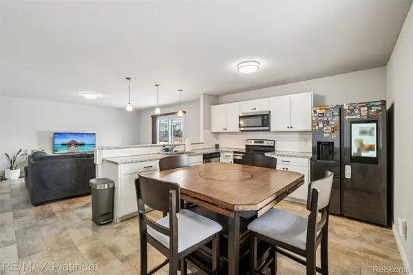 2840 Sycamore River DR, Handy Township, MI 48836