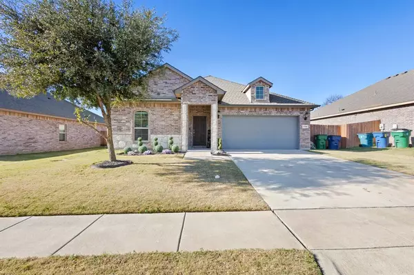 1548 Woodlake Drive, Waxahachie, TX 75165