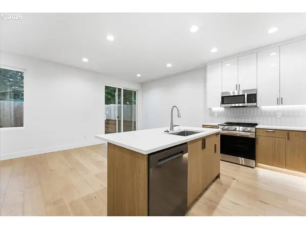 5069 SE King RD #B, Milwaukie, OR 97222