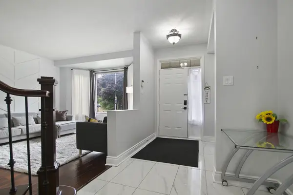 399 Stoneway DR, Barrhaven, ON K2G 6G7