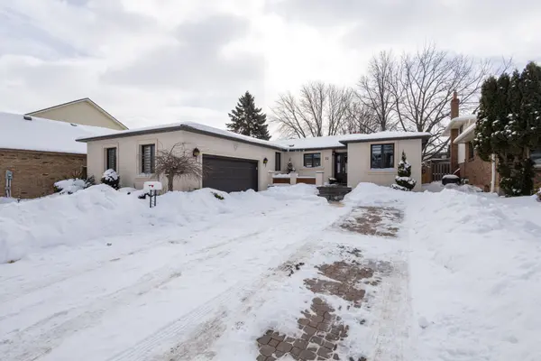 12 Cheval DR, Grimsby, ON L3M 4P9