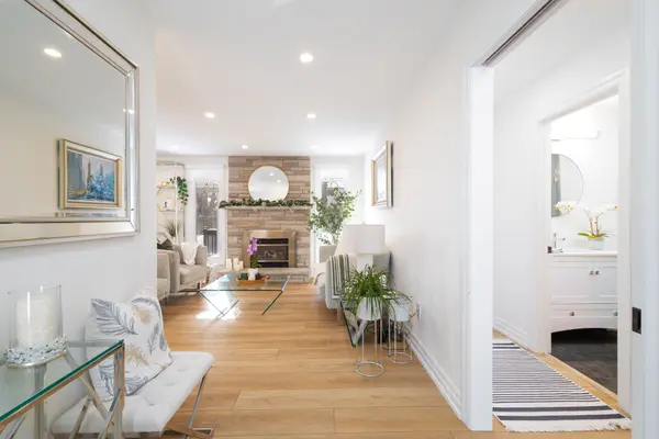 12 Cheval DR, Grimsby, ON L3M 4P9