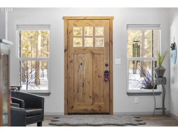 53315 HOLIDAY DR, La Pine, OR 97739