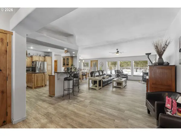 53315 HOLIDAY DR, La Pine, OR 97739