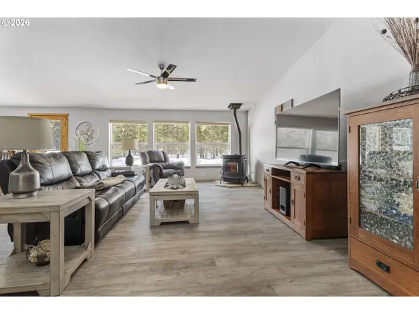 53315 HOLIDAY DR, La Pine, OR 97739