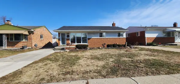 23125 Socia ST, St Clair Shores, MI 48082