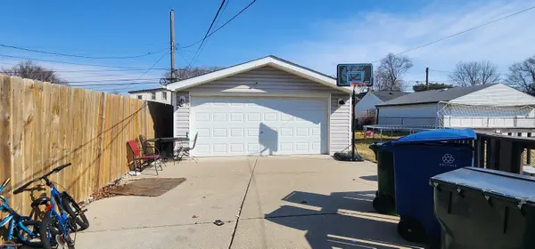 23125 Socia ST, St Clair Shores, MI 48082