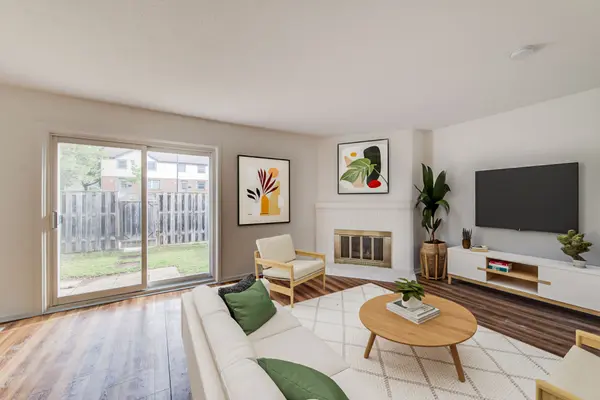 104 McDougall RD #3, Waterloo, ON N2L 5C5