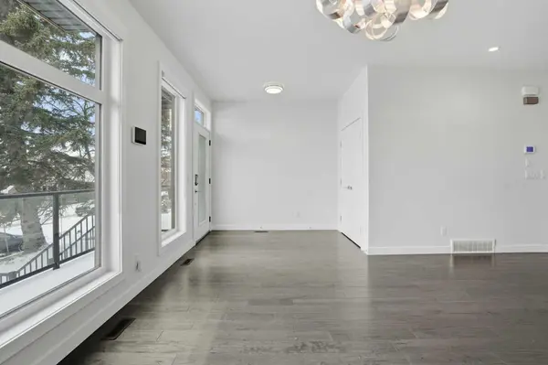 2312 Westmount RD NW, Calgary, AB T2N 3N6