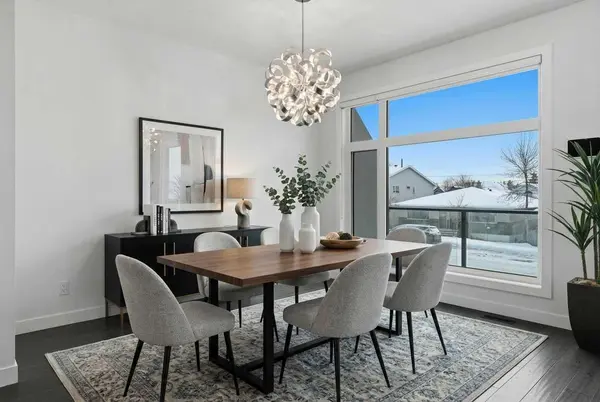 2312 Westmount RD NW, Calgary, AB T2N 3N6