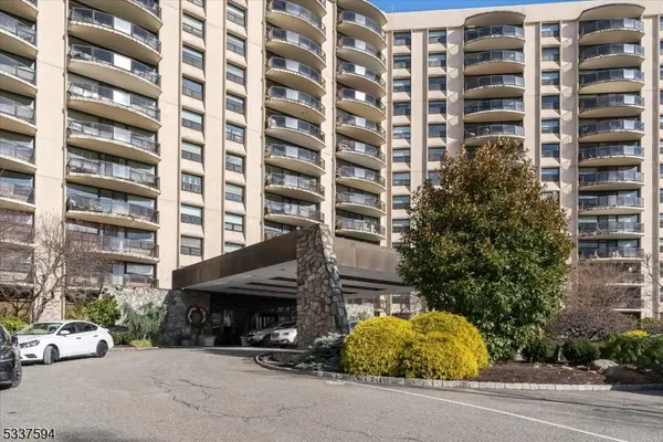 2 Claridge Dr #1NE, Verona Twp., NJ 07044