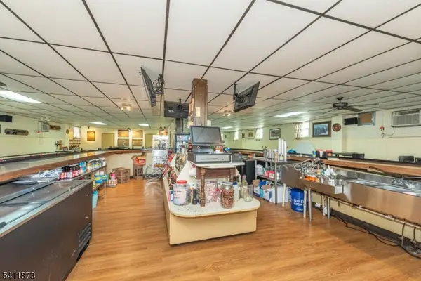 85 Mill St, Newton Town, NJ 07860