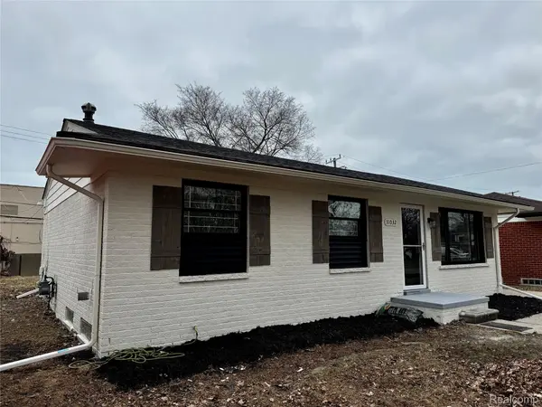 31032 Manhattan ST, St. Clair Shores, MI 48082