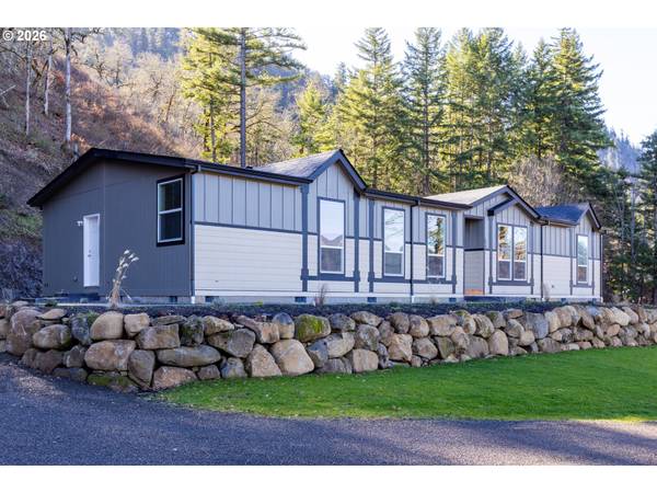 698 HIGHWAY 141, White Salmon, WA 98672