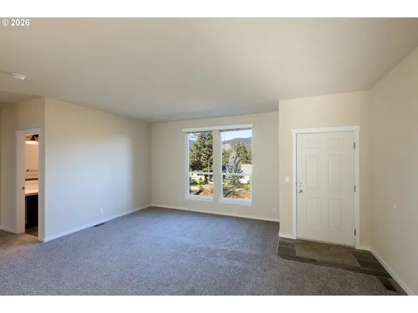 698 HIGHWAY 141, White Salmon, WA 98672