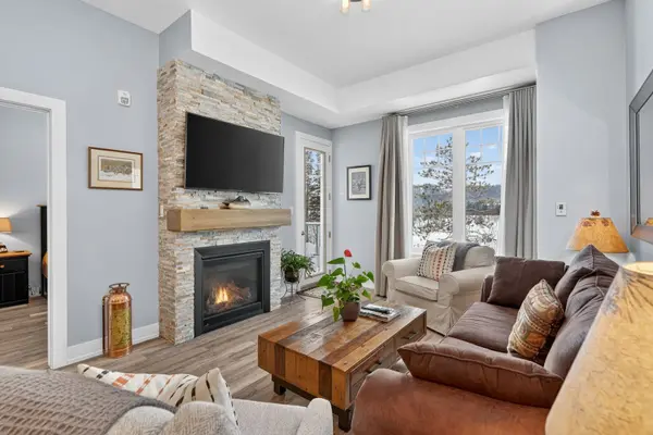 25 Pen Lake Point RD #102, Huntsville, ON P1H 1A9