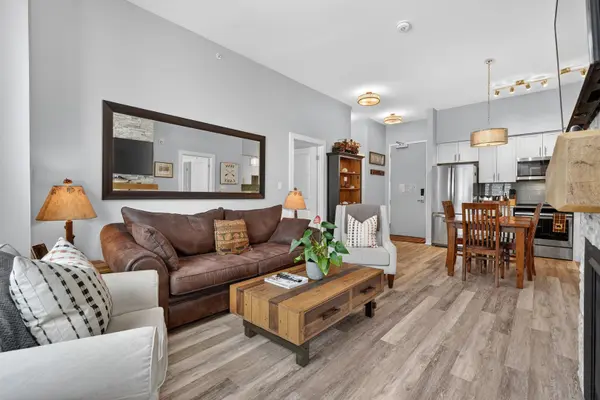 25 Pen Lake Point RD #102, Huntsville, ON P1H 1A9