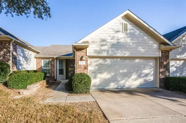 237 Heritage Hill Drive, Lewisville, TX 75067