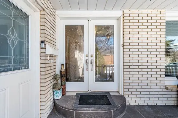 1290 Winding TRL N, Mississauga, ON L4Y 2T7