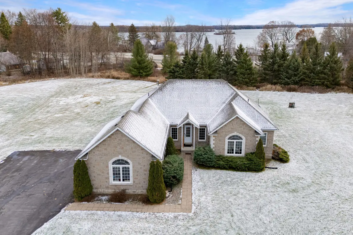 61 Conner DR, Gananoque, ON K7G 2V4