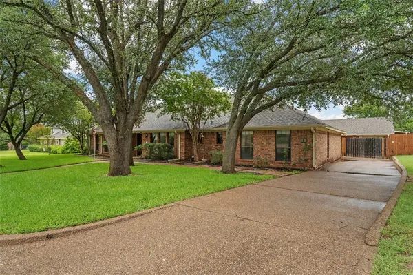 8216 Teakwood Drive, Woodway, TX 76712