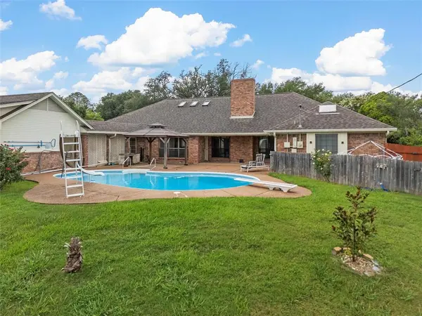 8216 Teakwood Drive, Woodway, TX 76712