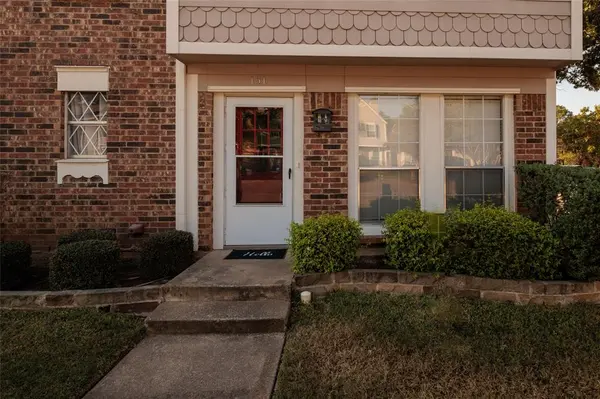 151 Winchester Drive, Euless, TX 76039