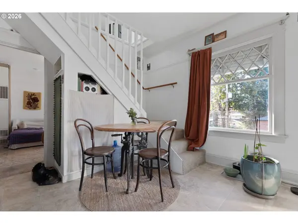 942 SE 16th AVE, Portland, OR 97214