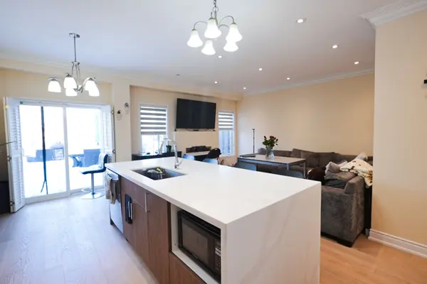 60 Dovetail DR, Richmond Hill, ON L4E 5A9