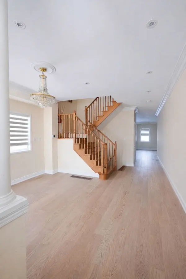 60 Dovetail DR, Richmond Hill, ON L4E 5A9