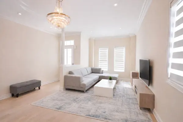 60 Dovetail DR, Richmond Hill, ON L4E 5A9