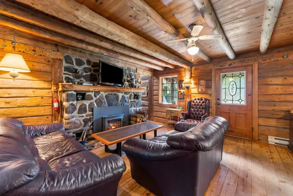 3050 Paugh Lake RD, Madawaska Valley, ON K0J 1B0