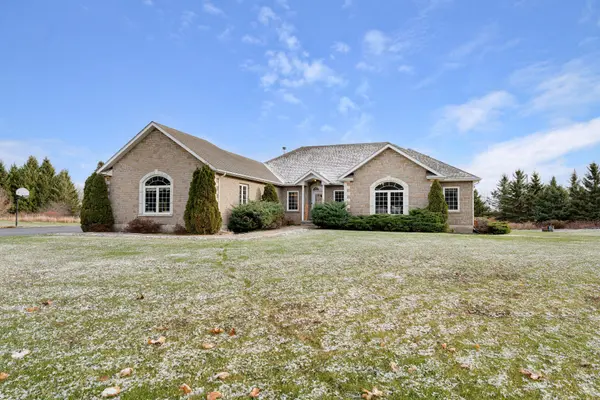 61 Conner DR, Gananoque, ON K7G 2V4